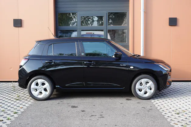 Suzuki Swift 1.2 Piz Sulai Hybrid 4x4 * CH Auto * 3 ans de Garantie * Clim Auto * Keyless * Caméra * Apple Car Play * Capteurs *