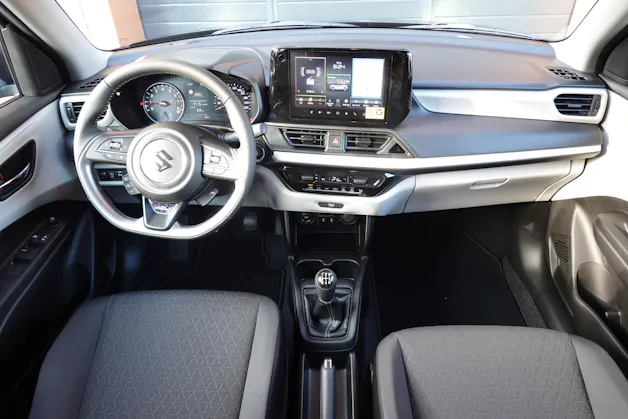 Suzuki Swift 1.2 Piz Sulai Hybrid 4x4 * CH Auto * 3 ans de Garantie * Clim Auto * Keyless * Caméra * Apple Car Play * Capteurs *