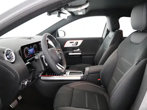 MERCEDES-BENZ GLA 200 Night Star 7G-D