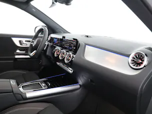 MERCEDES-BENZ GLA 200 Night Star 7G-D