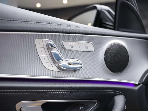Mercedes-Benz E 220 d AMG Line 9G-Tronic *CH-Fahrzeug*Panorama*Head-Up*360°*