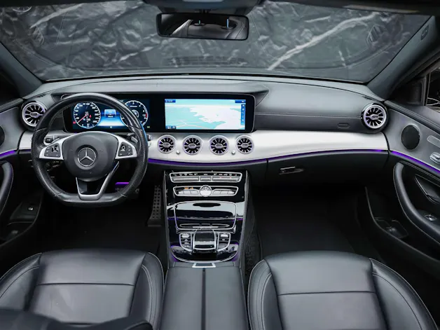 Mercedes-Benz E 220 d AMG Line 9G-Tronic *CH-Fahrzeug*Panorama*Head-Up*360°*