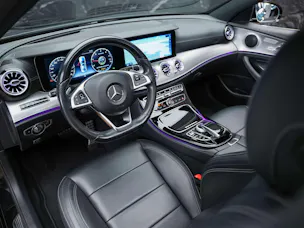 MERCEDES-BENZ E 220 d AMG Line 9G-Tronic *CH-Fahrzeug*Panorama*Head-Up*360°*