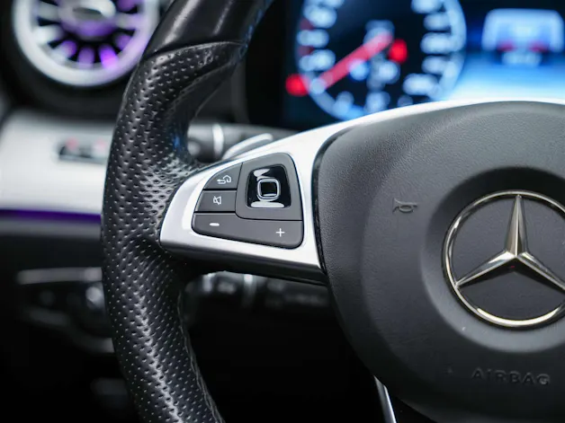 Mercedes-Benz E 220 d AMG Line 9G-Tronic *CH-Fahrzeug*Panorama*Head-Up*360°*