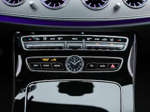 MERCEDES-BENZ E 220 d AMG Line 9G-Tronic *CH-Fahrzeug*Panorama*Head-Up*360°*