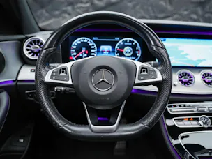 MERCEDES-BENZ E 220 d AMG Line 9G-Tronic *CH-Fahrzeug*Panorama*Head-Up*360°*