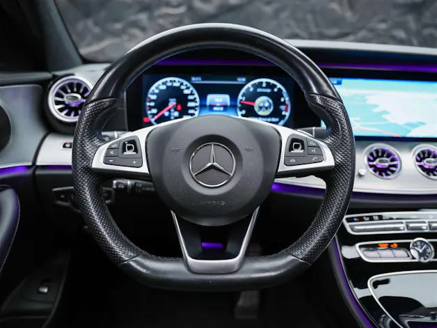 Mercedes-Benz E 220 d AMG Line 9G-Tronic *CH-Fahrzeug*Panorama*Head-Up*360°*