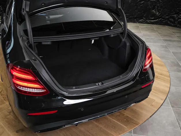 Mercedes-Benz E 220 d AMG Line 9G-Tronic *CH-Fahrzeug*Panorama*Head-Up*360°*