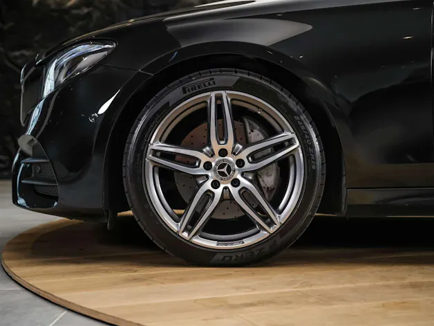 Mercedes-Benz E 220 d AMG Line 9G-Tronic *CH-Fahrzeug*Panorama*Head-Up*360°*