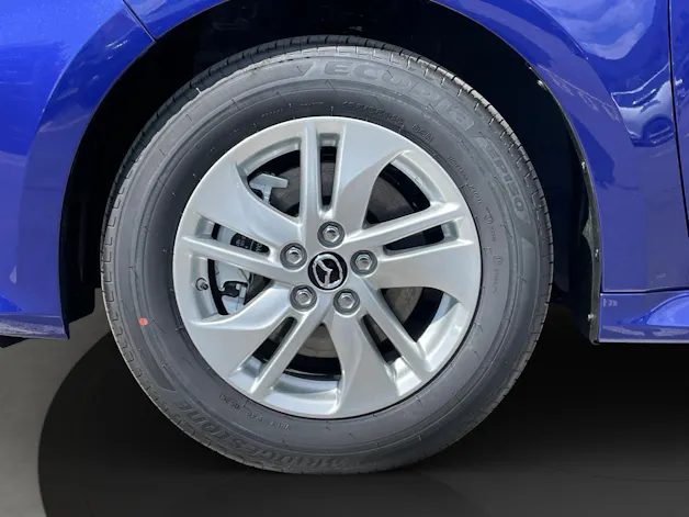 Mazda 2 Hybrid Centre-line