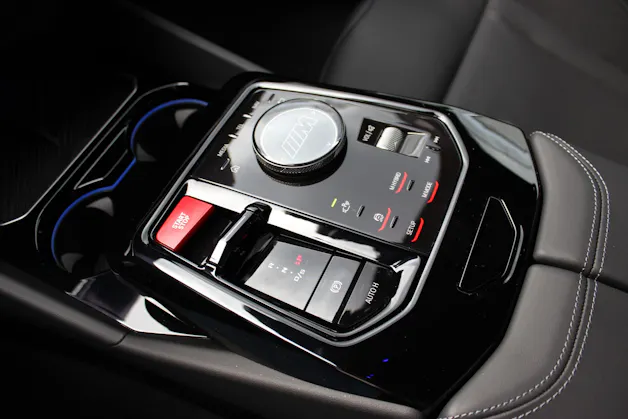 BMW M5 xDrive *M Marina Bay Blau metallic*