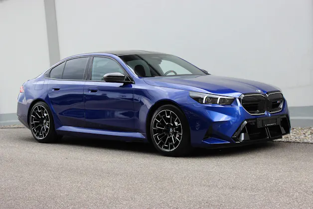 BMW M5 xDrive *M Marina Bay Blau metallic*