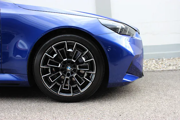 BMW M5 xDrive *M Marina Bay Blau metallic*