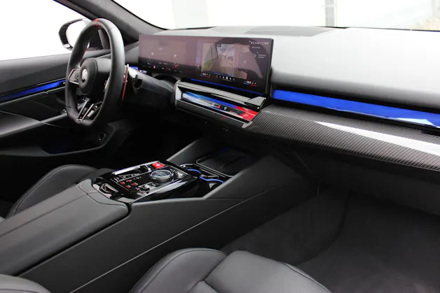 BMW M5 xDrive *M Marina Bay Blau metallic*