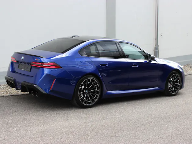 BMW M5 xDrive *M Marina Bay Blau metallic*