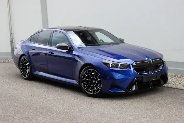 BMW M5 xDrive *M Marina Bay Blau metallic*