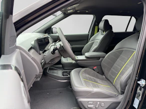 https://vehicle.imgix.net/4428822/db3f5203-f549-4ceb-95b7-63fddc047fc9.jpg