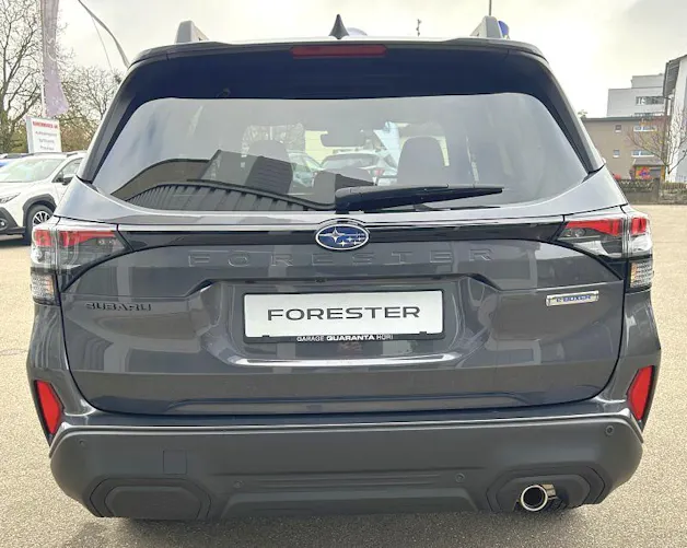 Subaru Forester Station 2.0i e-Boxer Swiss Plus