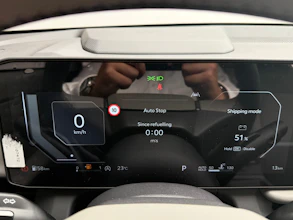 https://vehicle.imgix.net/4428976/0c220a23-4f78-494a-aae3-9ffe20e29639.jpeg