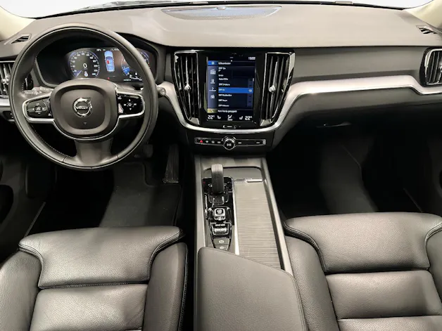 VOLVO V60 2.0 B4 Momentum