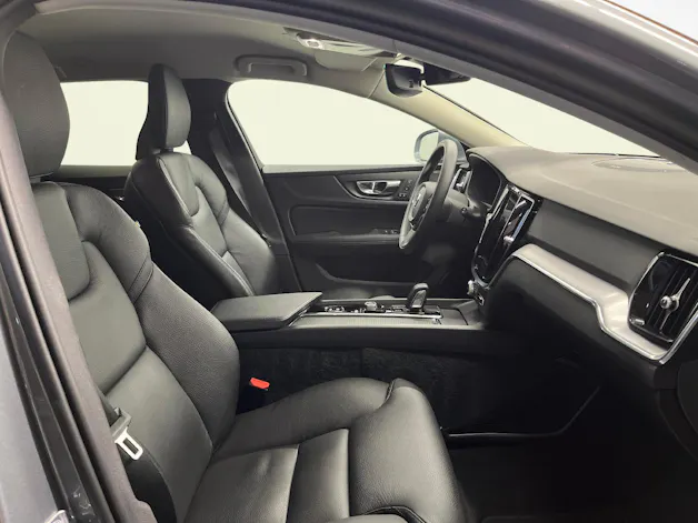 VOLVO V60 2.0 B4 Momentum
