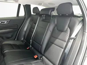 VOLVO V60 2.0 B4 Momentum