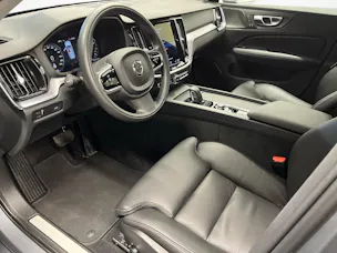VOLVO V60 2.0 B4 Momentum