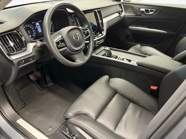 VOLVO V60 2.0 B4 Momentum