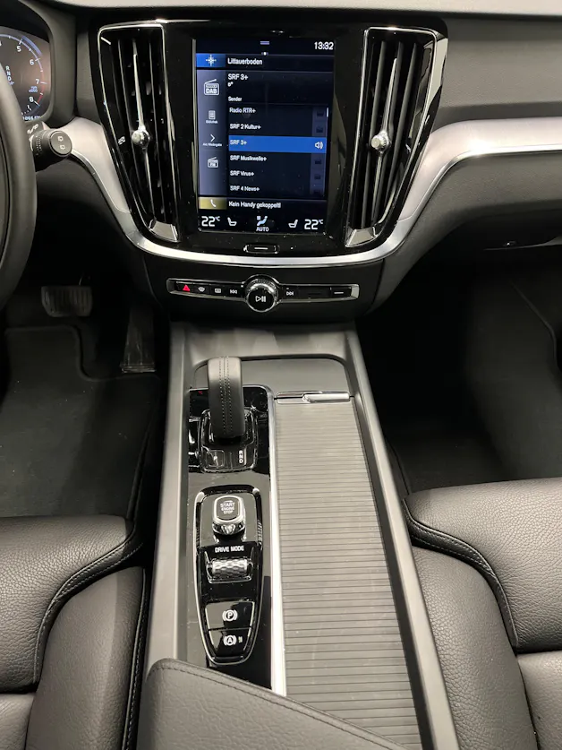 VOLVO V60 2.0 B4 Momentum