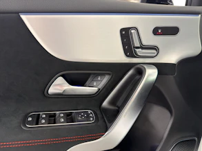 https://vehicle.imgix.net/4428999/4b794eba-c6c9-4a5d-876f-d05bec2035cf.jpg