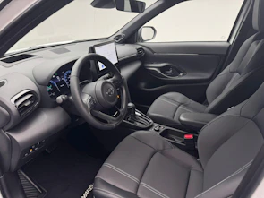 Fahrzeugbild TOYOTA Yaris Cross 1.5 VVT-i HSD Premium AWD-i