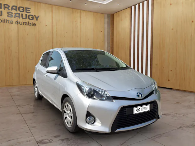 Toyota Yaris 1.5 VVT-i HSD Sol Premium