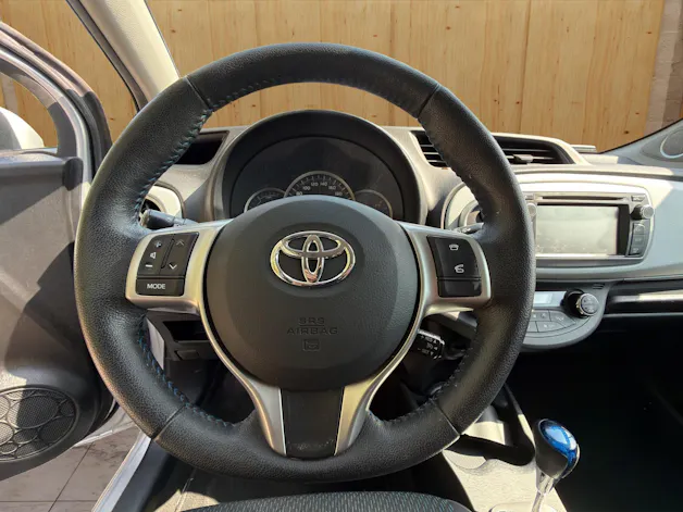 Toyota Yaris 1.5 VVT-i HSD Sol Premium