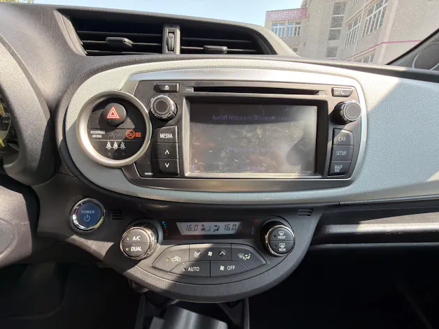 Toyota Yaris 1.5 VVT-i HSD Sol Premium