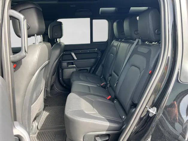 Land Rover Defender 110 3.0 D I6 300 X-Dynamic HSE
