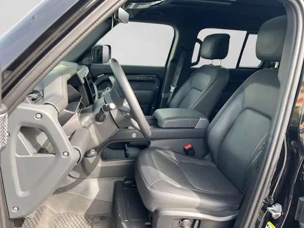Land Rover Defender 110 3.0 D I6 300 X-Dynamic HSE