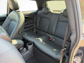 https://vehicle.imgix.net/4429255/256f9f70-b36e-4e8e-8220-80caf791d7e0.jpg