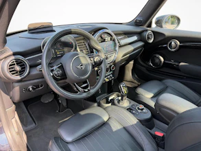 https://vehicle.imgix.net/4429255/7b41ec94-fcd0-4a02-90f1-1d6996f42c35.jpg