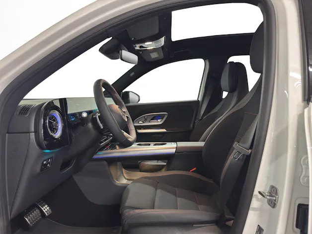 MERCEDES-BENZ GLB 220 AMG Line 4Matic
