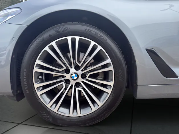 BMW 520d xDrive Touring SPORT LINE