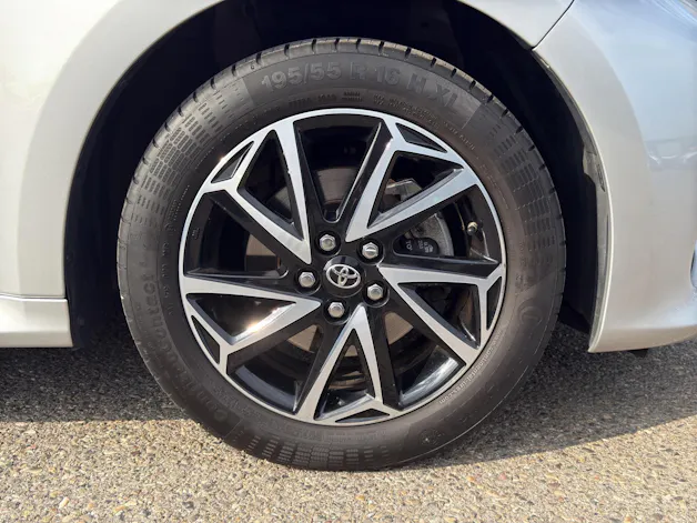 Toyota Yaris 1.5 VVT-i HSD Trend