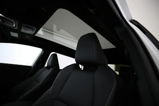 https://vehicle.imgix.net/4429448/779d6a51-8d79-48a8-aa21-fb6dcc46d662.jpg