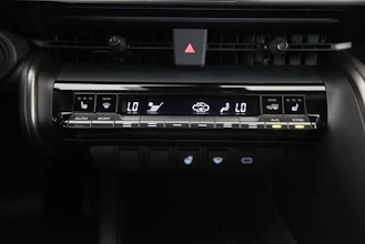 https://vehicle.imgix.net/4429460/354d0f3e-374b-4839-9dce-3c71fe0a5585.jpg