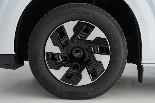 Ford Transit Custom Van 320 L1 2.5 Duratec 233PS Trend PHEV