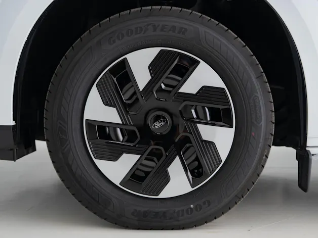 Ford Transit Custom Van 320 L1 2.5 Duratec 233PS Trend PHEV
