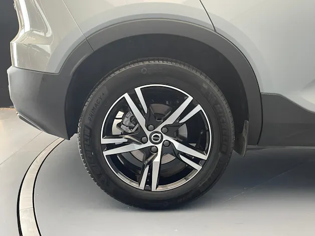 Volvo XC40 2.0 B3 MH Plus Dark