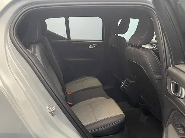 Volvo XC40 2.0 B3 MH Plus Dark