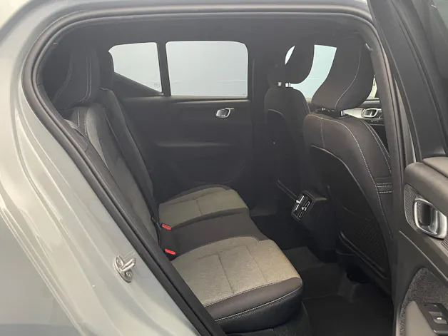 Volvo XC40 2.0 B3 MH Plus Dark