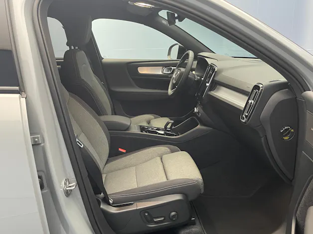 Volvo XC40 2.0 B3 MH Plus Dark