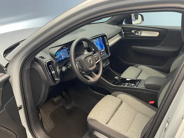 Volvo XC40 2.0 B3 MH Plus Dark